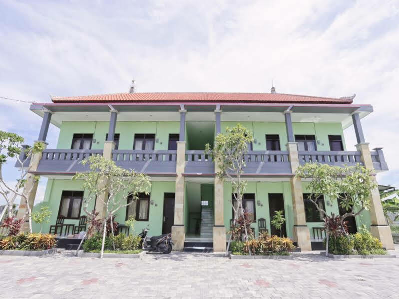 Reddoorz @ Kerobokan Canggu Кута Экстерьер фото